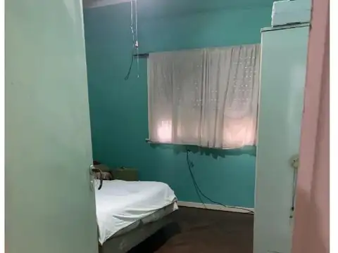 Casa 8 ambientes con 2 baños