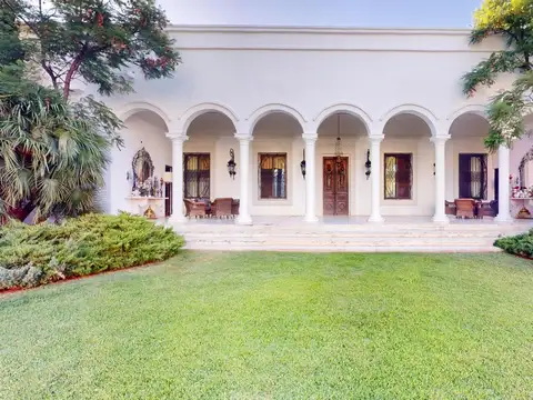 Casa 13 ambientes con 5 baños