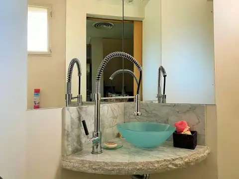 Casa en Venta con 3 cocheras