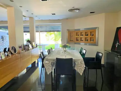 Casa 6 ambientes con 6 baños