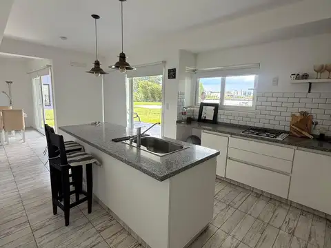 Casa en Alquiler en Club de campo Cruz del Sur, USD 1.350