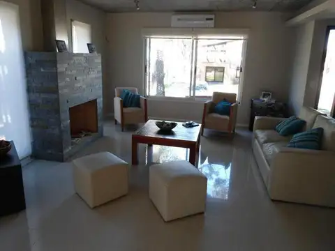 Casa en Alquiler Temporal con 1 cochera