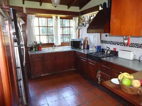 Casa 4 ambientes con 2 baños