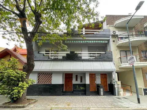 Carlos Encina  al 700