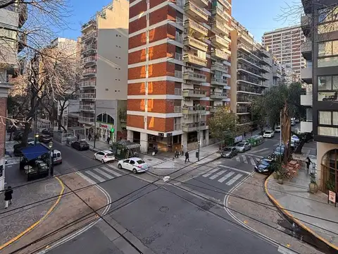 Oficina 7 ambientes con 2 baños