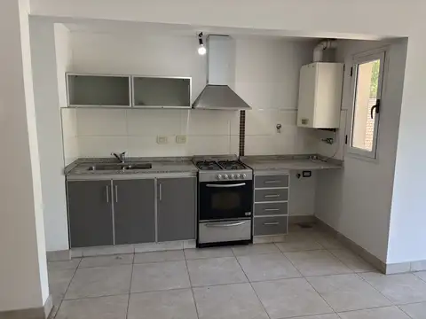 Departamento en Alquiler en Adrogue, $ 600.000