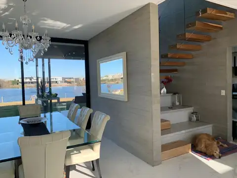 Casa 5 ambientes con 3 baños