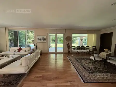 Casa en Venta con 5 cocheras