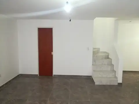 Depto Tipo Casa en Venta en Villa Galicia, USD 83.000