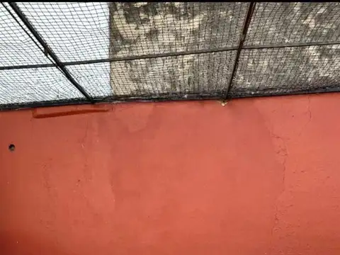 Casa 8 ambientes con 2 baños