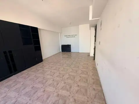 Oficina 9 ambientes con 4 baños