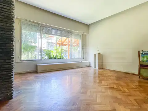 Manuel Belzu  al 2600, entre Juan B Justo y Pedro Goyena