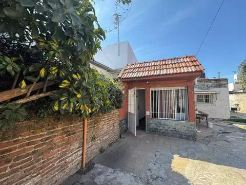 VENTA CASA 3 AMBIENTES EN GRAN LOTE EN WILDE