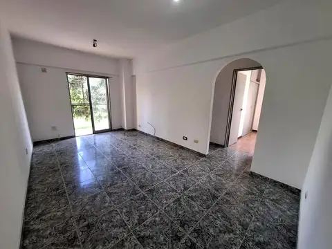 Av. Gral. Paz 15200, Piso 1