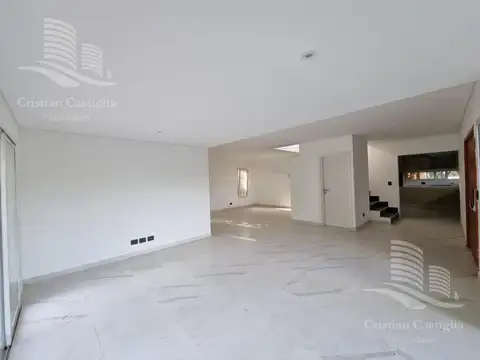 Casa 4 ambientes con 3 baños