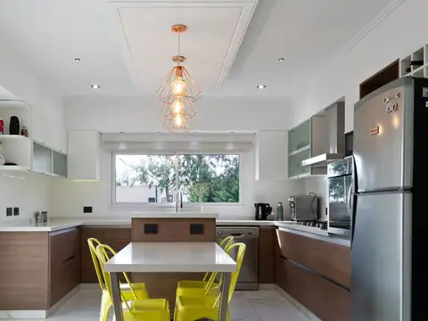 Casa 5 ambientes con 3 baños