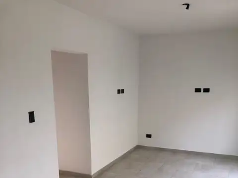 DEPARTAMENTO 2 AMB – 2° AL CONTRAFRENTE – TERRAZA COMPARTIDA.