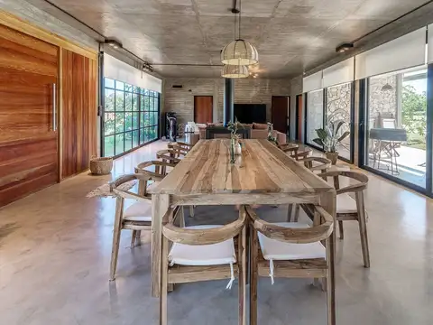 Casa 5 ambientes con 3 baños