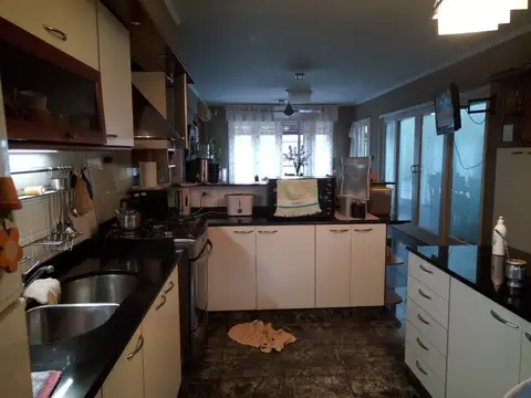 Casa en Venta con 4 cocheras