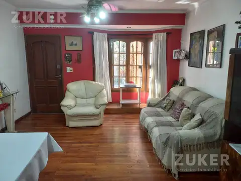 Venta de Casa amplia y funcional en Floresta – 3 plantas con patio, parrilla y Cochera!