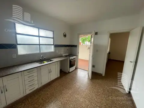 PH de 2 Plantas con Patio en Venta / San Fernando