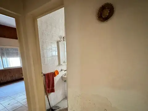 Casa en venta al frente, patio, deposito en parte trasera