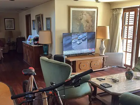 Casa 5 ambientes con 4 baños