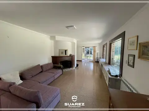 Casa 8 ambientes con 4 baños