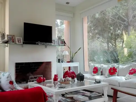 Casa 6 ambientes con 5 baños