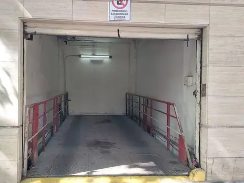Venta cochera fija cubierta  zona Plaza Mitre