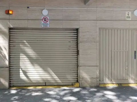 Venta cochera fija cubierta  zona Plaza Mitre