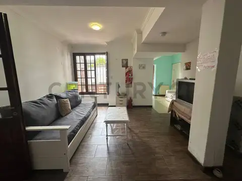 Luis Agote 100, Piso 0