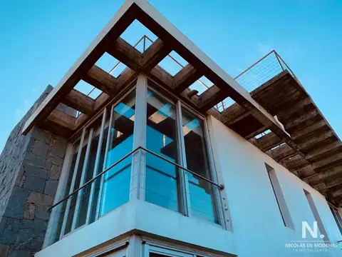 Casa 8 ambientes con 7 baños