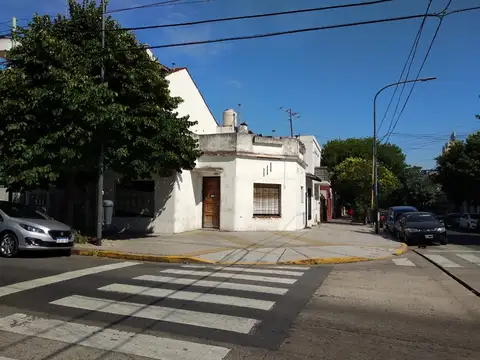 Departamento tipo casa en alquiler en Barrio Parque Saavedra con tza