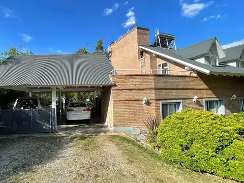 Casa en Venta con 2 cocheras