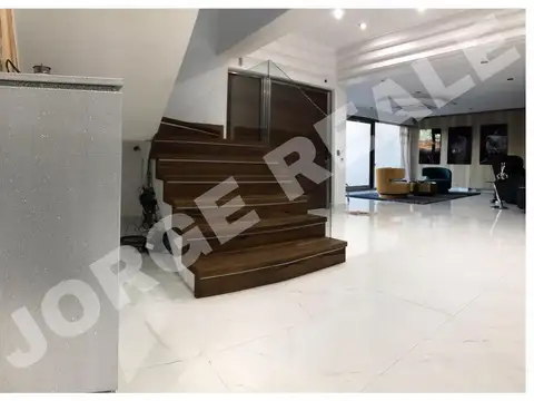 EXCELENTE CASA A LA VENTA EN BARRIO NAON
