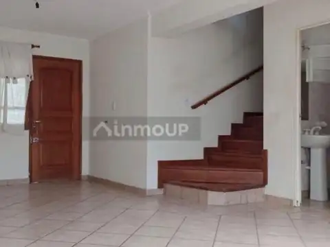 Casa 6 ambientes con 1 baño