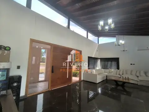 Casa 8 ambientes con 7 baños