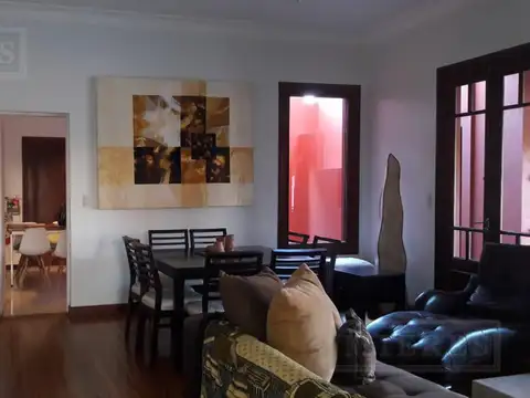 Casa 5 ambientes con 4 baños