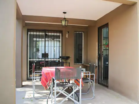 Casa en Alquiler Temporal con 2 cocheras