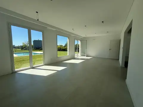 Casa en Venta en El Cantón - Barrio Golf, USD 265.000