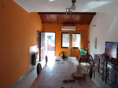 CASA + DTO + MONOAMBIENTE (V. CELINA)  5 AMB. C/ TERRAZA Y 2 PARRILLA