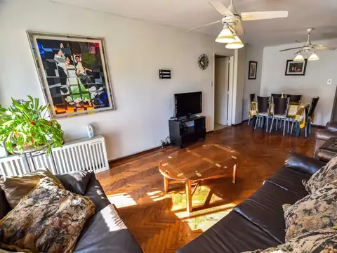 Departamento de tres dormitorios en zona Centro