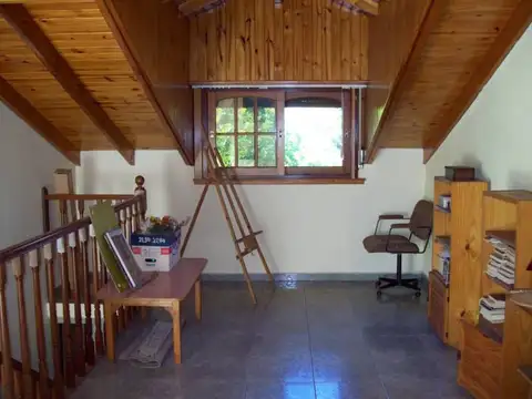 CHALET 5 AMBIENTES CON JARDIN Y COCHERA VARIOS AUTOS