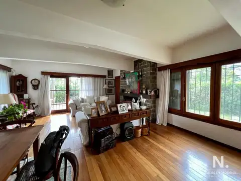 Casa 5 ambientes con 3 baños