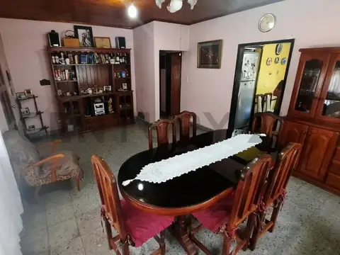 Casa 4 ambientes con 1 baño