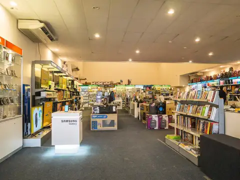 Venta Local Comercial con Renta en dólares sobre Av. Flores en Colonia Uruguay.