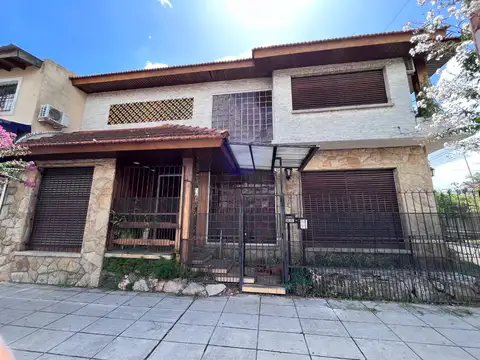 Importante PH de 6 amb con dependencia y garaje. 250 m2. Zona residencial
