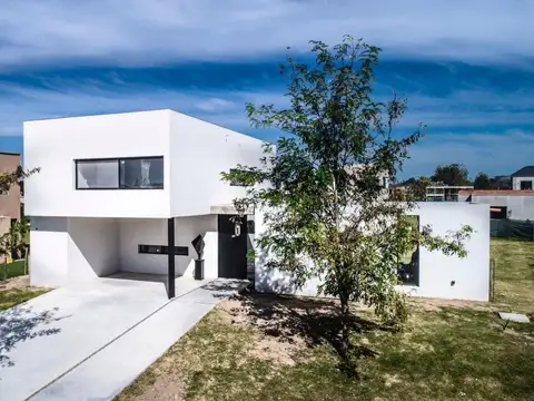 VENTA. CASA .  Barrio privado Cantón Norte.