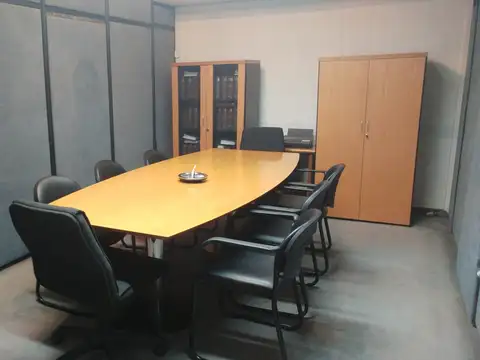 Sensacional OFICINA 122 mts propios y 68 comunes.- al FRENTE.- Piso 5º.-  CATEGORIA.- VIGILANCIA!